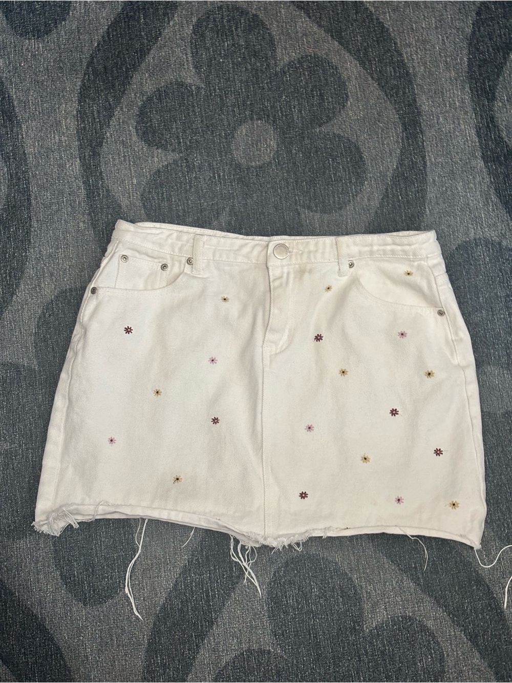 Glamorous White Denim Skirt with Embroidered Flowers